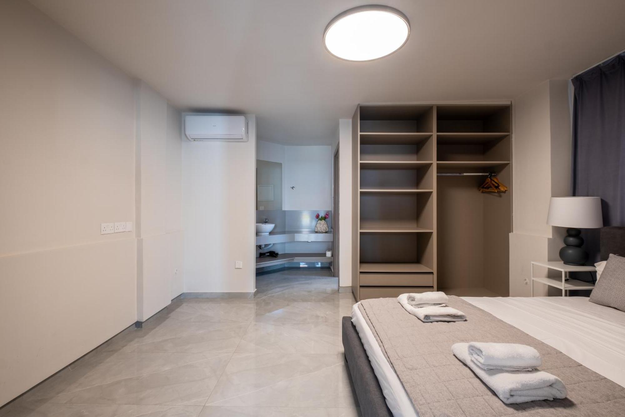 Georgiana Suites Larnaca Oda fotoğraf