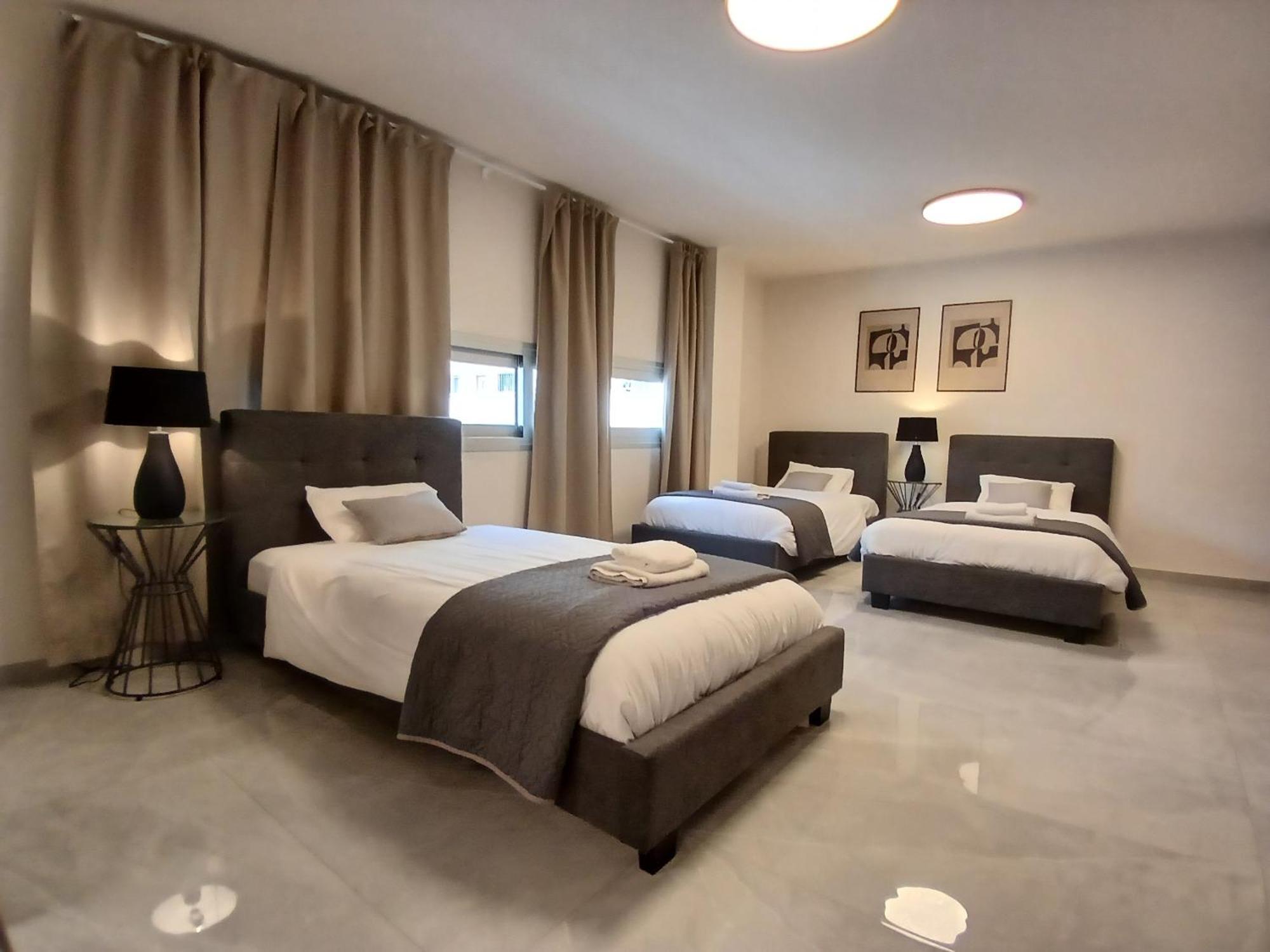 Georgiana Suites Larnaca Oda fotoğraf