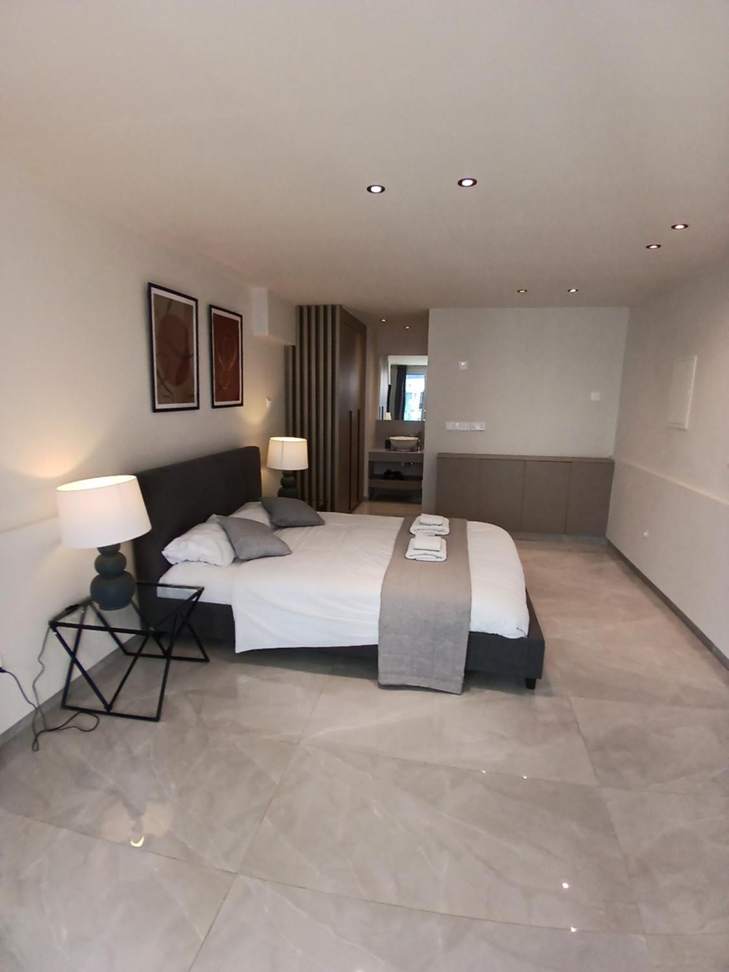 Georgiana Suites Larnaca Oda fotoğraf