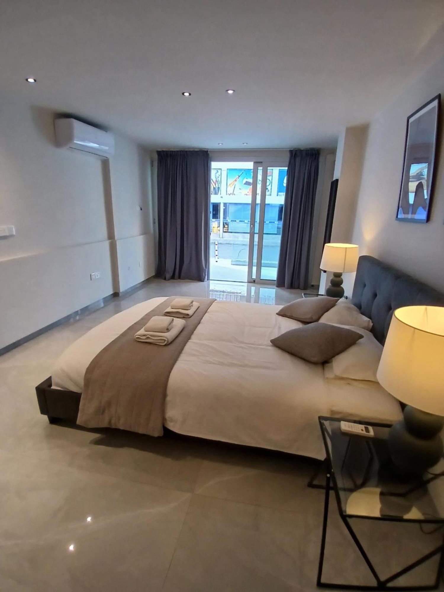 Georgiana Suites Larnaca Oda fotoğraf