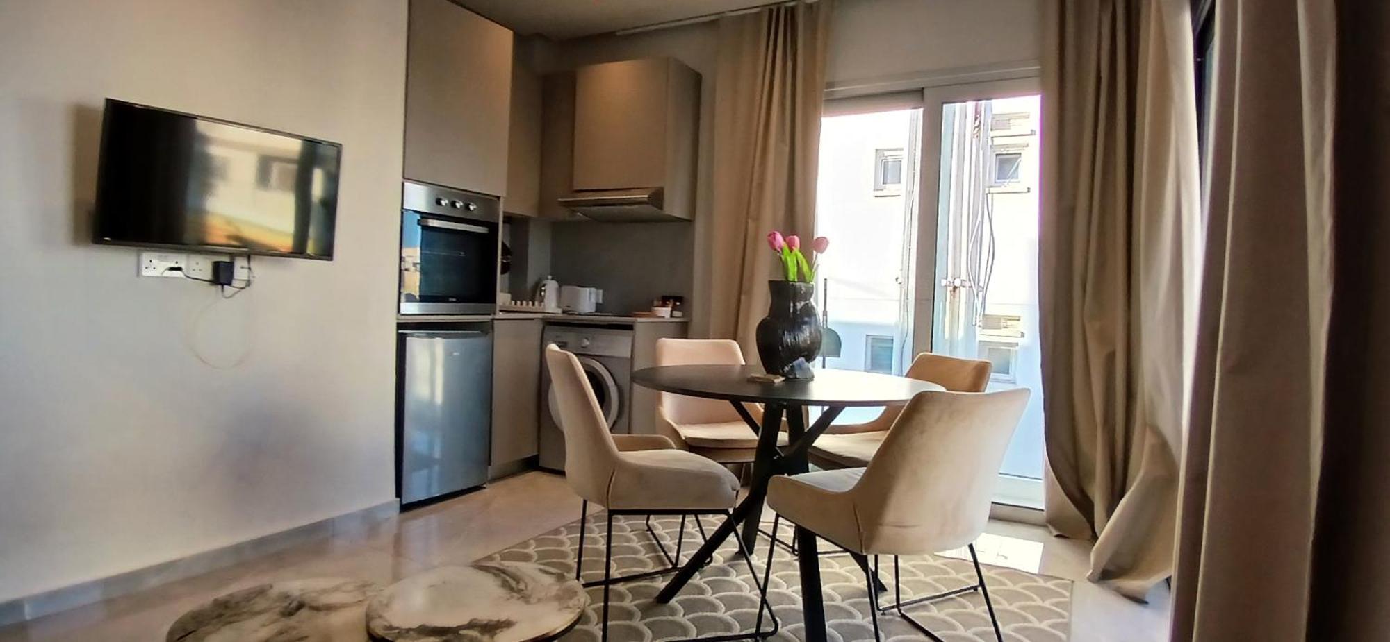 Georgiana Suites Larnaca Oda fotoğraf